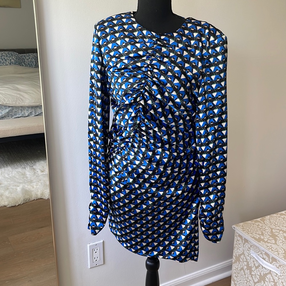 Not sure how this Zara is a large but I usually wear a small- fit me well.